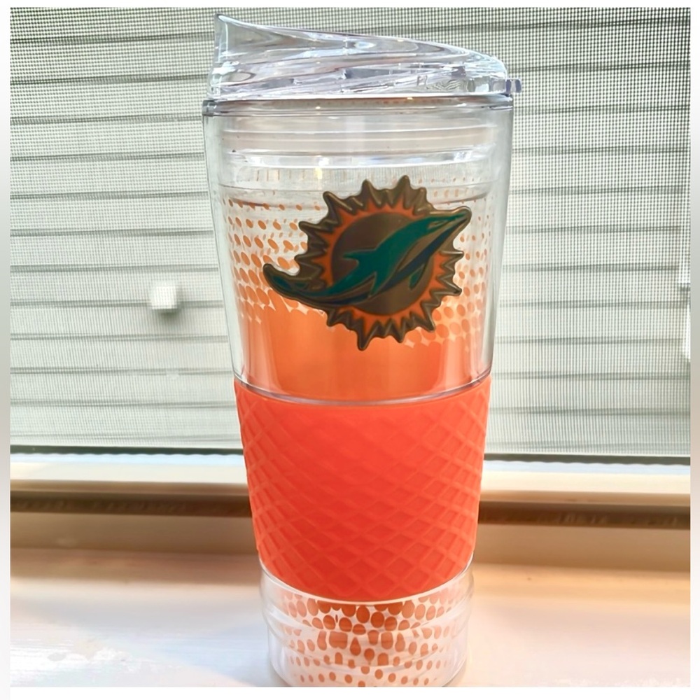 NWOT Miami Dolphin Great American Products NFL 24oz Tumbler with Silicone Grip